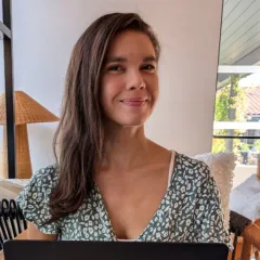 Portrait de Mélissa Tellaa, rédactrice web SEO et journaliste à Lyon